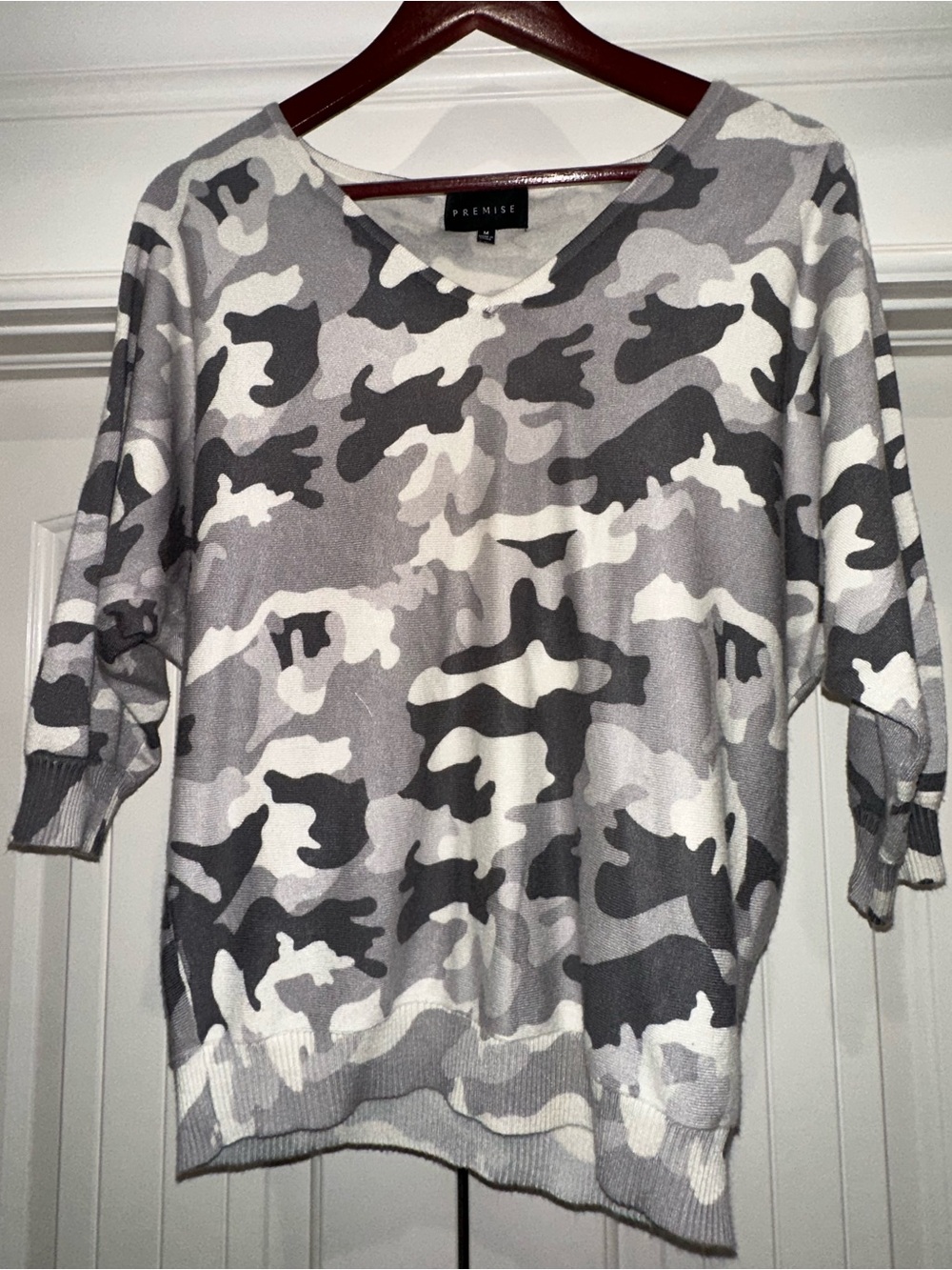 Premise Gray Camo Lightweight Knit Sweater Top Size Medium